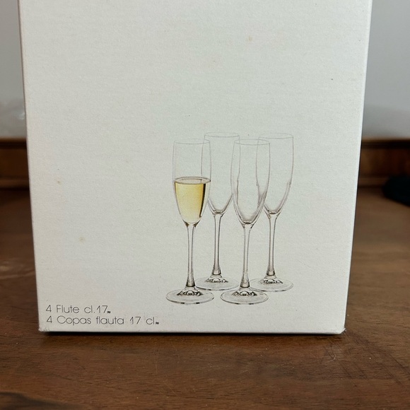 NIB Clear Champagne Flute Glasses - Picture 4 of 5